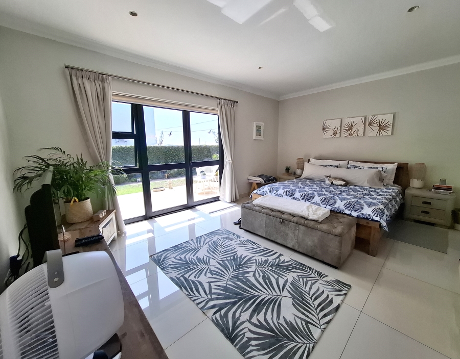 To Let 4 Bedroom Property for Rent in Bloubergstrand Western Cape